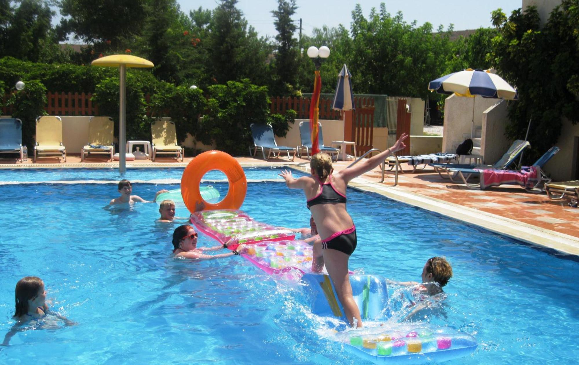 Kokkini Hani Ideal Hotel מראה חיצוני תמונה