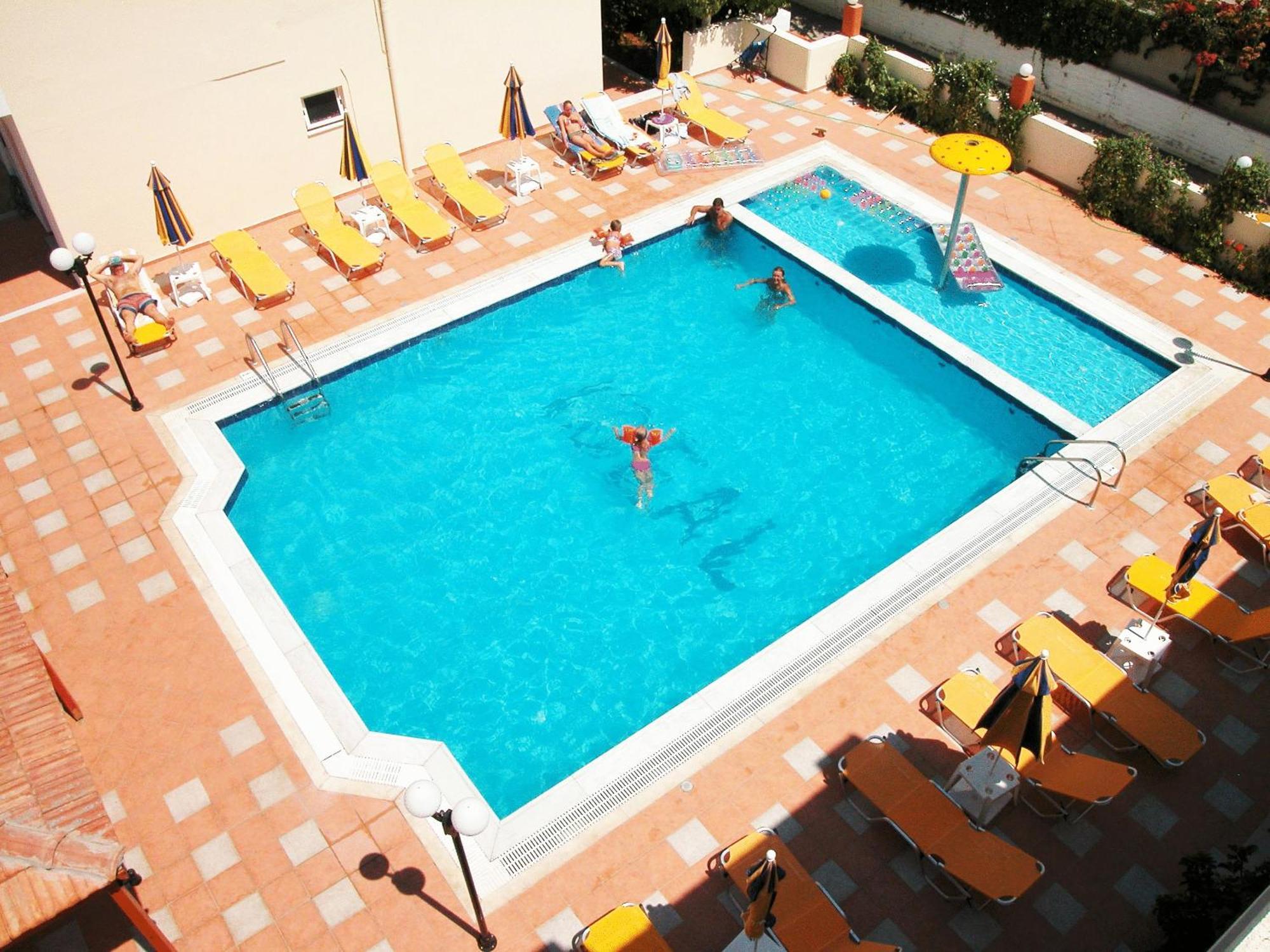 Kokkini Hani Ideal Hotel מראה חיצוני תמונה