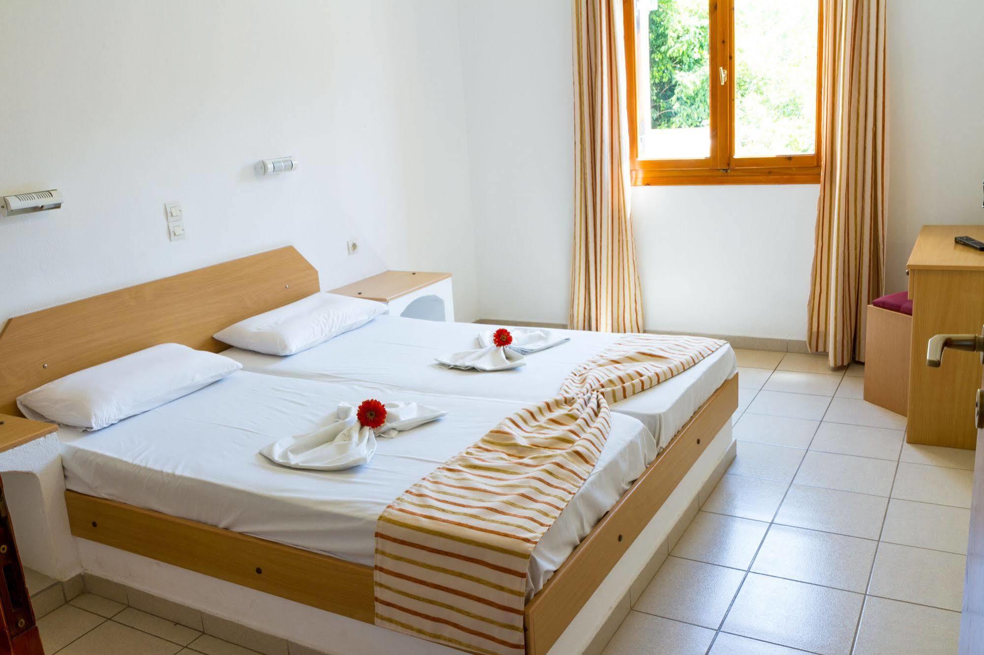 Kokkini Hani Ideal Hotel מראה חיצוני תמונה
