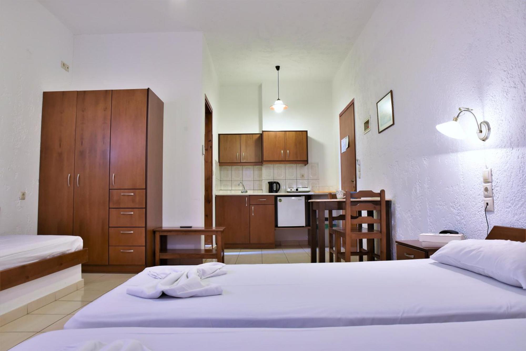 Kokkini Hani Ideal Hotel מראה חיצוני תמונה